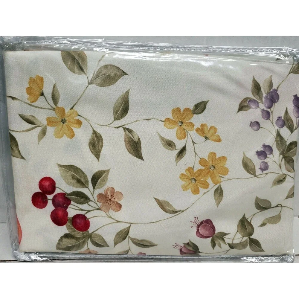 1 Printed Fabric Tablecloth, 60